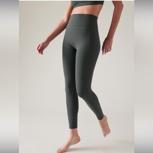 Athleta Salutation Stash 7/8 Tight Women’s Leggings Bali Green Petite Large